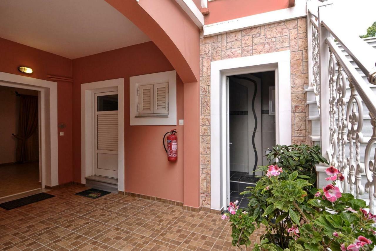 אגיוס גיורגיוס פגון Angela Pool Apartments מראה חיצוני תמונה